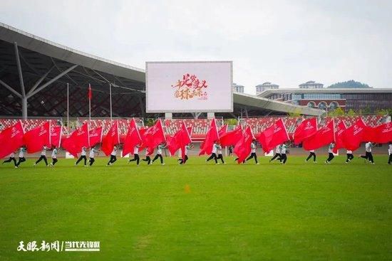 《元女代码》主创团队及明星演员媒体见面会现场本片的总出品人任桀亲临现场,代表主创人员发表了讲话并接受了采访